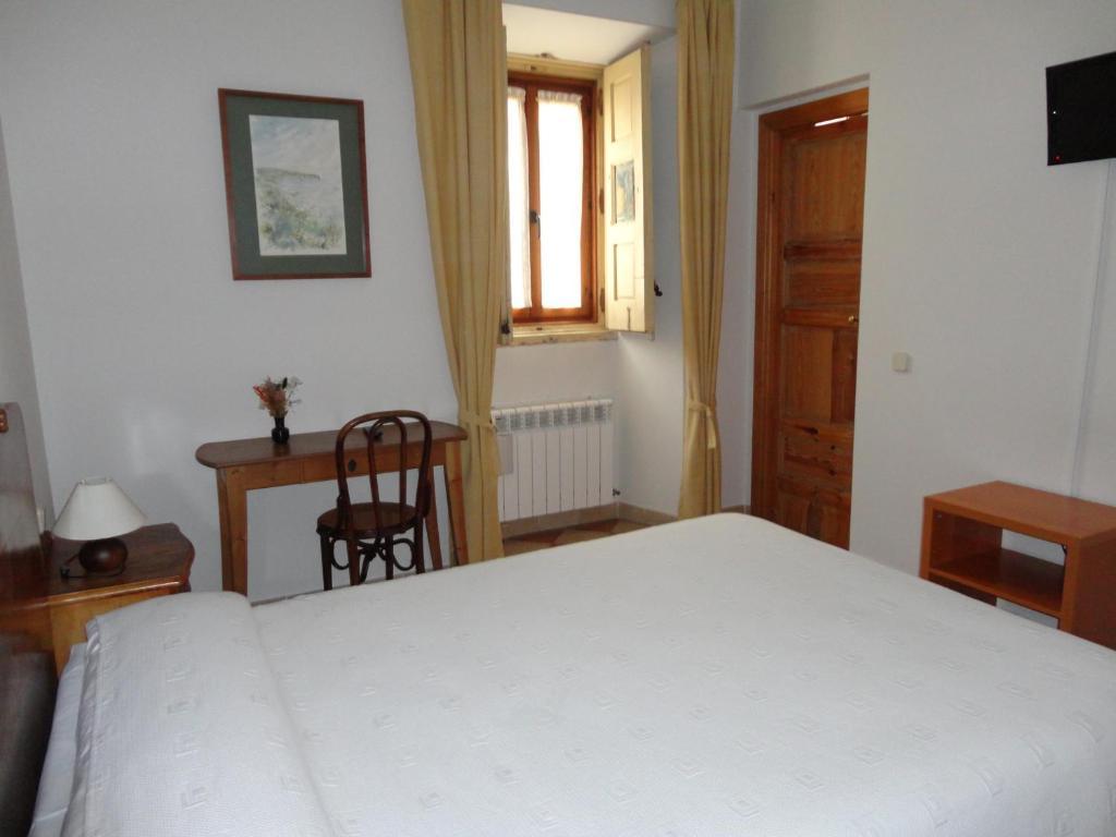 Hostal Puerta Medina Siguenza Room photo