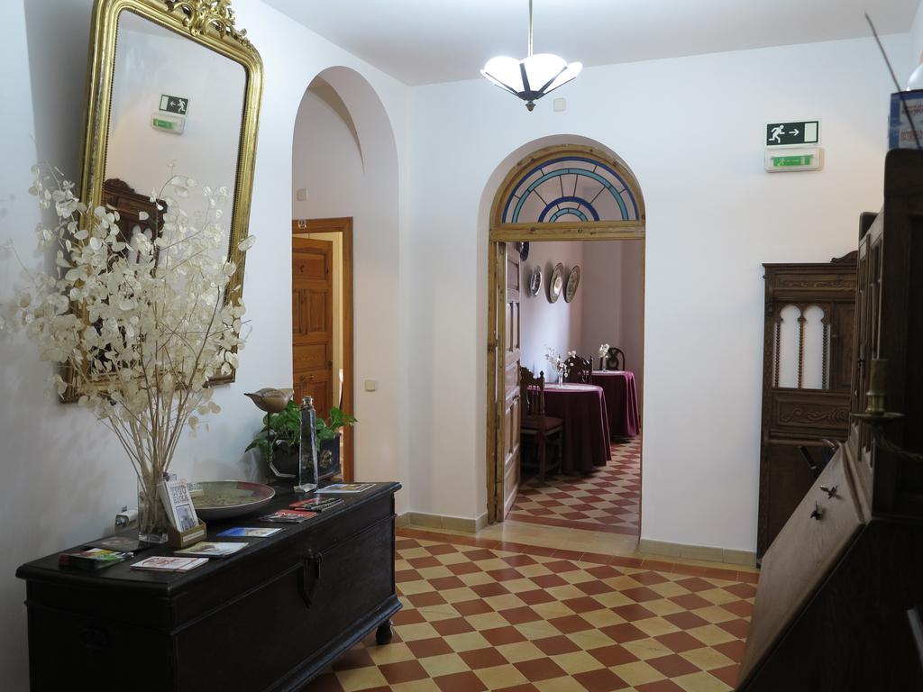 Hostal Puerta Medina Siguenza Exterior photo